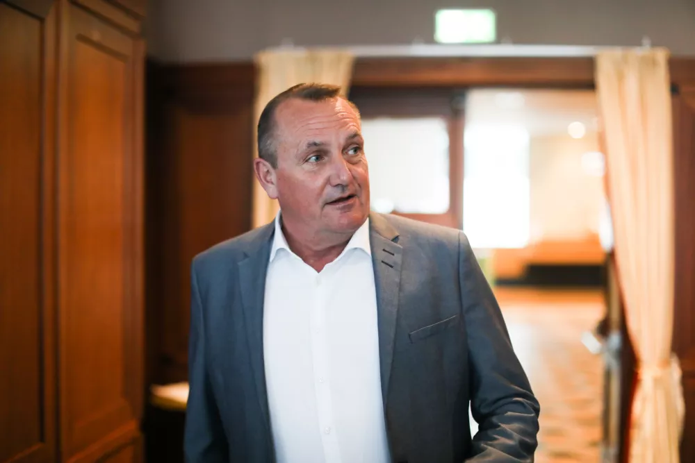 predsednik Odbojkarske zveze Slovenije Metod Ropret - 05.04.2023 &ndash; Odbojkarska zveza Slovenije &ndash; predstavitev novega selektorja slovenske mo&scaron;ke članske reprezentance v odbojki Gheorgheja Cretuja //FOTO: Bojan Velikonja