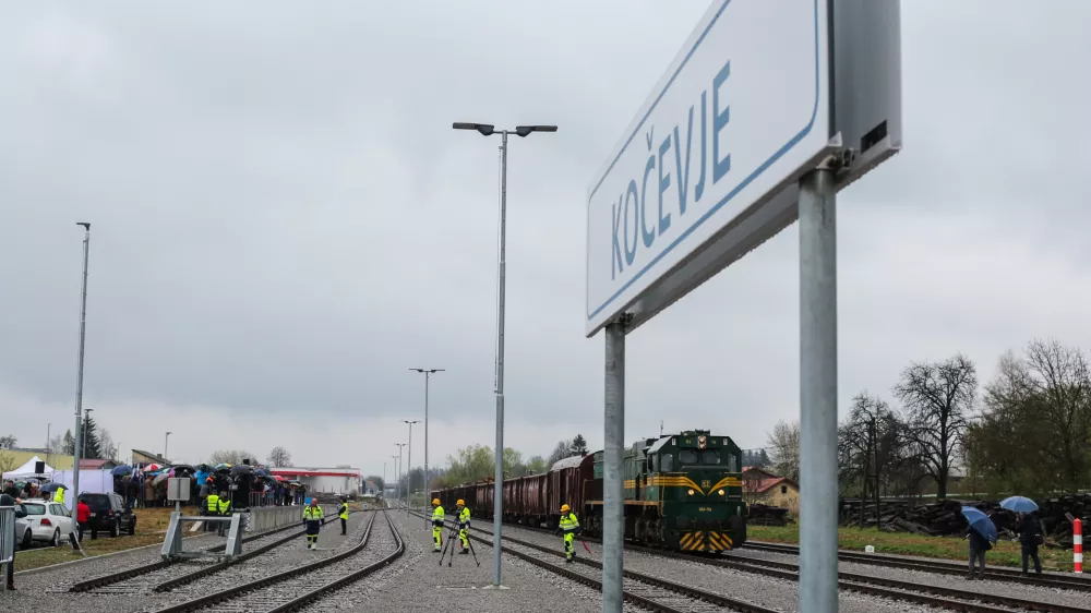 - Železni&scaron;ka postaja Kočevje - 12.04.2019 &ndash; Slovenske železnice (SŽ) &ndash; Kočevska železni&scaron;ka proga &ndash; zapeljal prvi tovorni vlak po obnovljenem železni&scaron;kem odseku od Ribnice do Kočevja //FOTO: Bojan Velikonja