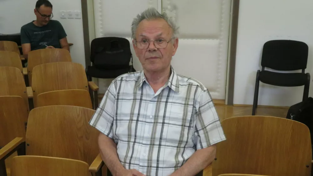 Obsojen zaradi udarcev s sekiro pravi: &ldquo;Niti 15-krat je nisem&rdquo;