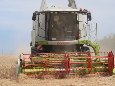 Goričko, kmetijstvo, njiva, p&scaron;enica, žetev, kombajn. Foto: Tatjana Pihlar 