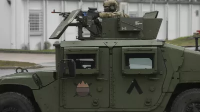 - simbolična fotografija &ndash; vojaki SV -- 31.03.2023 &ndash; Slovenska vojska (SV) - Voja&scaron;nica Ivana Cankarja Vrhnika - obisk predsednice republike v okviru katerega se je seznanila s stanjem pripravljenosti Slovenske vojske v letu 2022, //FOTO: Jaka Gasar