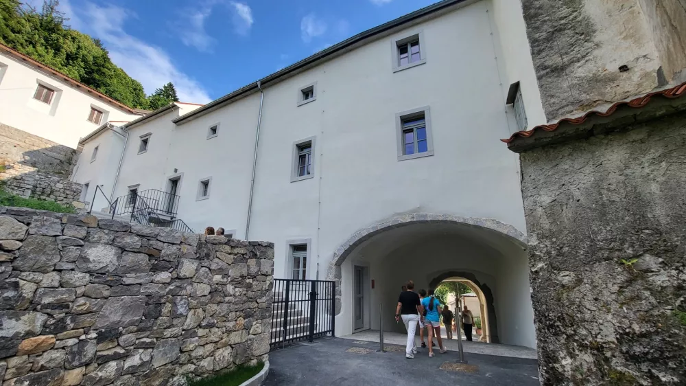 muzej prevozni&scaron;tva mitnica senožeče / Foto: Katja Gle&scaron;čič 