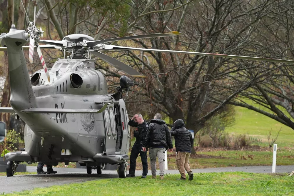 A police helicopter amid a search underway for an armed fugitive who the police said shot two police officers, at Feathertop Winery in Porepunkah, Australia, August 27, 2025. Simon Dallinger/AAP Image/via REUTERS  ATTENTION EDITORS - THIS IMAGE WAS PROVIDED BY A THIRD PARTY. NO RESALES. NO ARCHIVE. AUSTRALIA OUT. NEW ZEALAND OUT. NO COMMERCIAL OR EDITORIAL SALES IN NEW ZEALAND. NO COMMERCIAL OR EDITORIAL SALES IN AUSTRALIA.