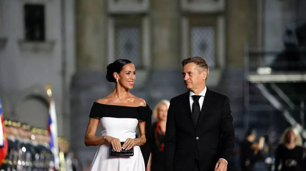 Septembra se bosta poročila Tina Gaber in Robert Golob, poročil ju bo menda sam Zoran Janković.