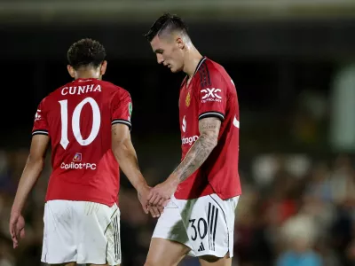 Soccer Football - Carabao Cup - Second Round - Grimsby Town v Manchester United - Blundell Park, Grimsby, Britain - August 27, 2025 Manchester United's Matheus Cunha and Benjamin Sesko Action Images via Reuters/Lee Smith EDITORIAL USE ONLY. NO USE WITH UNAUTHORIZED AUDIO, VIDEO, DATA, FIXTURE LISTS, CLUB/LEAGUE LOGOS OR 'LIVE' SERVICES. ONLINE IN-MATCH USE LIMITED TO 120 IMAGES, NO VIDEO EMULATION. NO USE IN BETTING, GAMES OR SINGLE CLUB/LEAGUE/PLAYER PUBLICATIONS. PLEASE CONTACT YOUR ACCOUNT REPRESENTATIVE FOR FURTHER DETAILS..