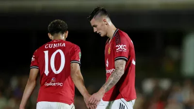 Soccer Football - Carabao Cup - Second Round - Grimsby Town v Manchester United - Blundell Park, Grimsby, Britain - August 27, 2025 Manchester United's Matheus Cunha and Benjamin Sesko Action Images via Reuters/Lee Smith EDITORIAL USE ONLY. NO USE WITH UNAUTHORIZED AUDIO, VIDEO, DATA, FIXTURE LISTS, CLUB/LEAGUE LOGOS OR 'LIVE' SERVICES. ONLINE IN-MATCH USE LIMITED TO 120 IMAGES, NO VIDEO EMULATION. NO USE IN BETTING, GAMES OR SINGLE CLUB/LEAGUE/PLAYER PUBLICATIONS. PLEASE CONTACT YOUR ACCOUNT REPRESENTATIVE FOR FURTHER DETAILS..