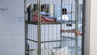 - simbolična fotografija - zdravstvo, zdravnik, medicinska sestra, medicinsko osebje, pacient, bolnica, bolni&scaron;nica- 12.03.2025 - ministrica za zdravje Valentina Prevolnik Rupel si je na delovnem obisku v Univerzitetnem kliničnem centru (UKC) ogledala tekoče investicije//FOTO: Jaka Gasar