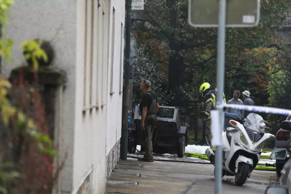 29.08.2025 - Požar v Mostah - delavnica - policija - gasilciFoto: Luka Cjuha