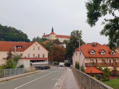 Naložbe v osnovnih &scaron;olah