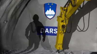 simbolična fotografija DARS18.3.2024 - predor Karavanke - dogodek ob preboju vzhodne cevi avtocestnega predora Karavanke, nagovor bo imel predsednik vlade Robert Golob, dogodka se bo udeležila tudi ministrica za infrastrukturo Alenka Bratu&scaron;ekFoto: Luka Cjuha