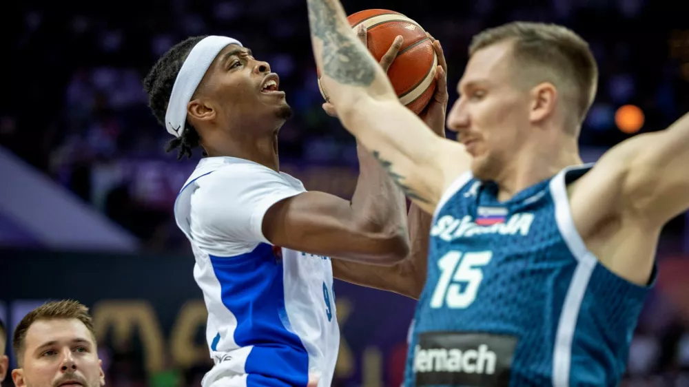 Basketball - FIBA EuroBasket 2025 - Group Phase - France v Slovenia - Spodek, Katowice, Poland - August 30, 2025 France's Bilal Coulibaly in action Agencja Wyborcza.pl via REUTERS/Grzegorz Celejewski THIS IMAGE HAS BEEN SUPPLIED BY A THIRD PARTY. POLAND OUT. NO COMMERCIAL OR EDITORIAL SALES IN POLAND.