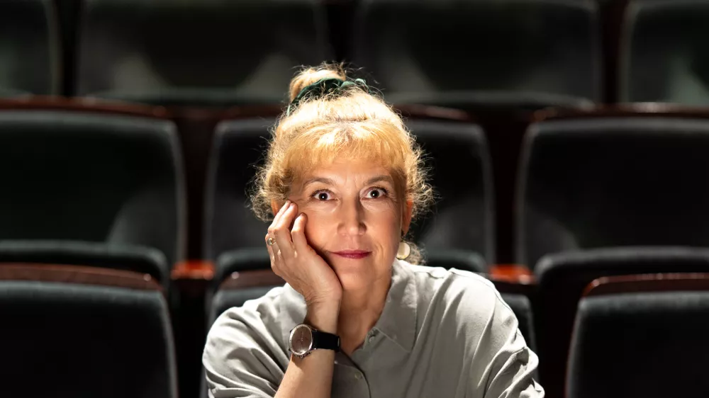 Barbara Hieng Samobor: "Srčno upamo, da nam bo ob razprodanih predstavah na matičnih odrih uspelo realizirati vsa zgoraj na&scaron;teta potovanja in nastope." F Miran Jur&scaron;ič