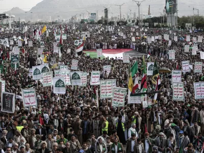 FILED - 29 August 2025, Yemen, Sanaa: Yemen's Houthi fighters and supporters hold a demonstration against the United States and Israel following the recent Israeli airstrikes on the Yemeni capital and Israel's ongoing military operations in Gaza. Photo: Osamah Yahya/dpa