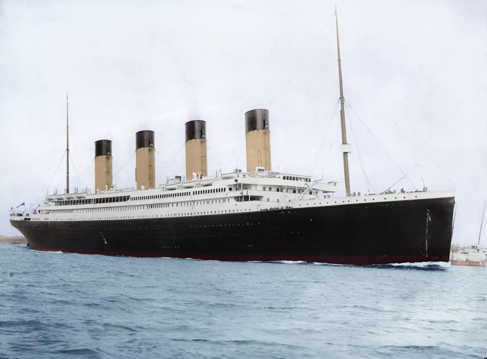 RMS Titanic leta 1912 zapu&scaron;ča Southampton. 