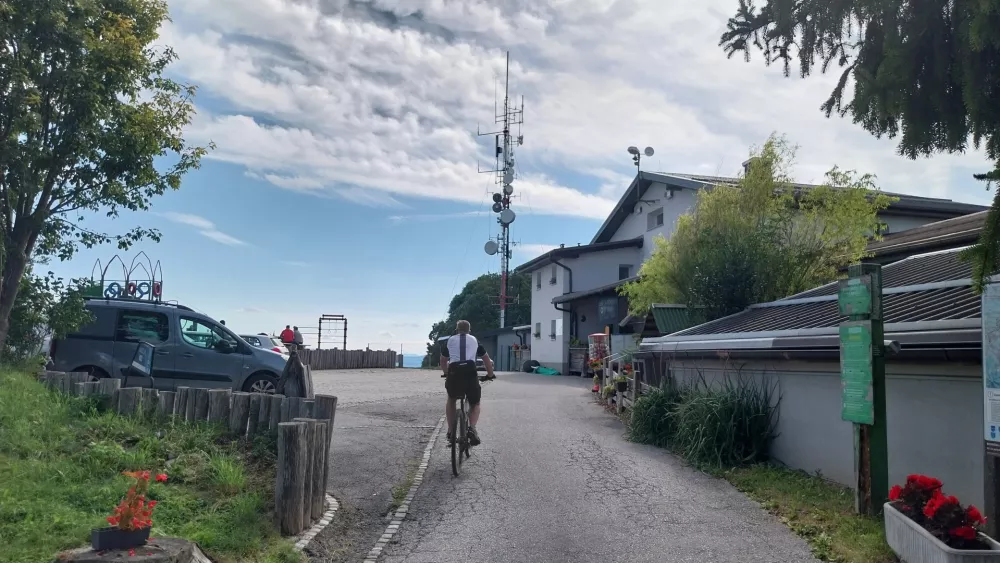 ker so Janče najvi&scaron;ji hrib v okolici Ljubljane je vzpon velik izziv tudi za kolesarje. 