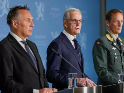 Norway's Prime Minister Jonas Gahr Stoere, Minister of Defence Tore O. Sandvik, and Chief of Defence General Eirik Kristoffersen speak to the media on the status of the purchase of British-made frigates, at the prime minister's office in Oslo, Norway, August 31, 2025. NTB/Rodrigo Freitas via REUTERS  ATTENTION EDITORS - THIS IMAGE WAS PROVIDED BY A THIRD PARTY. NORWAY OUT. NO COMMERCIAL OR EDITORIAL SALES IN NORWAY.