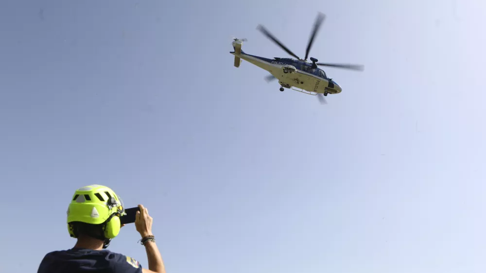 28.8.2025 - Policija - Policijski helikopter -  policijski kamp za srednje&scaron;olceFoto: Luka Cjuha