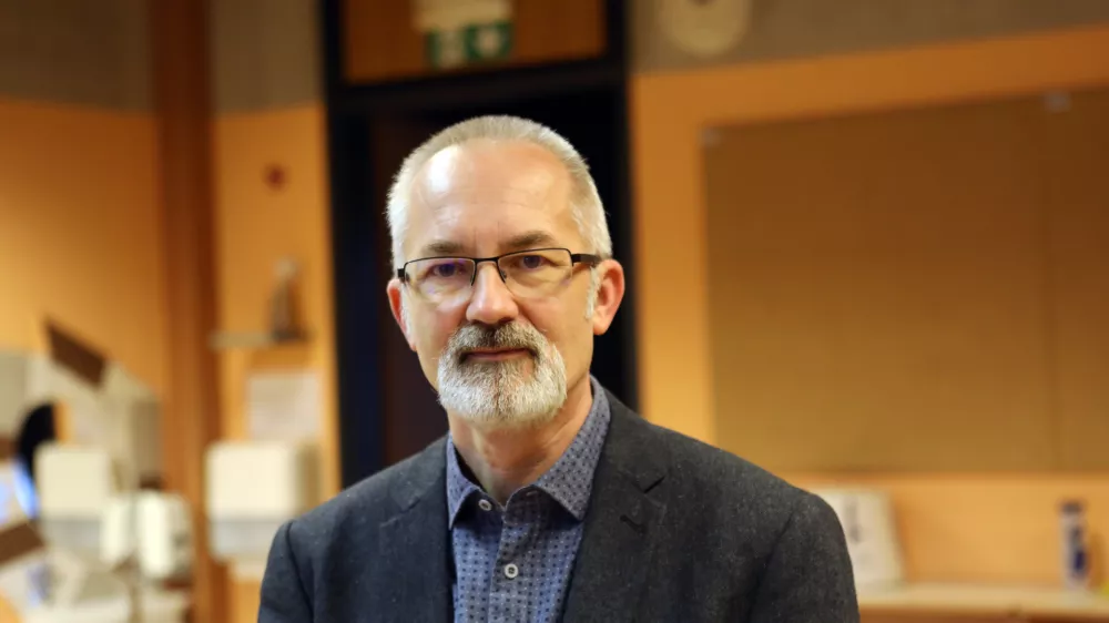 - 01.12.2020 &ndash; dr. Kristijan Musek Le&scaron;nik, psiholog, strokovnjak za &scaron;olstvo - predsednik Strokovnega sveta RS za splo&scaron;no izobraževanje, predavatelj psiholo&scaron;kih predmetov na Fakulteti za matematiko, naravoslovje in tehnologijo Univerze na Primorskem //FOTO: Tomaž SkaleOPOMBA: DNEVNIKOV OBJEKTIV - INTERVJU 2020