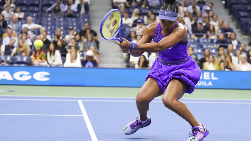 Naomi Osaka, of Japan, returns a shot to Amanda Anisimova, of the United States, during the women's singles semifinals of the U.S. Open tennis championships, Thursday, Sept. 4, 2025, in New York. (AP Photo/Kirsty Wigglesworth)