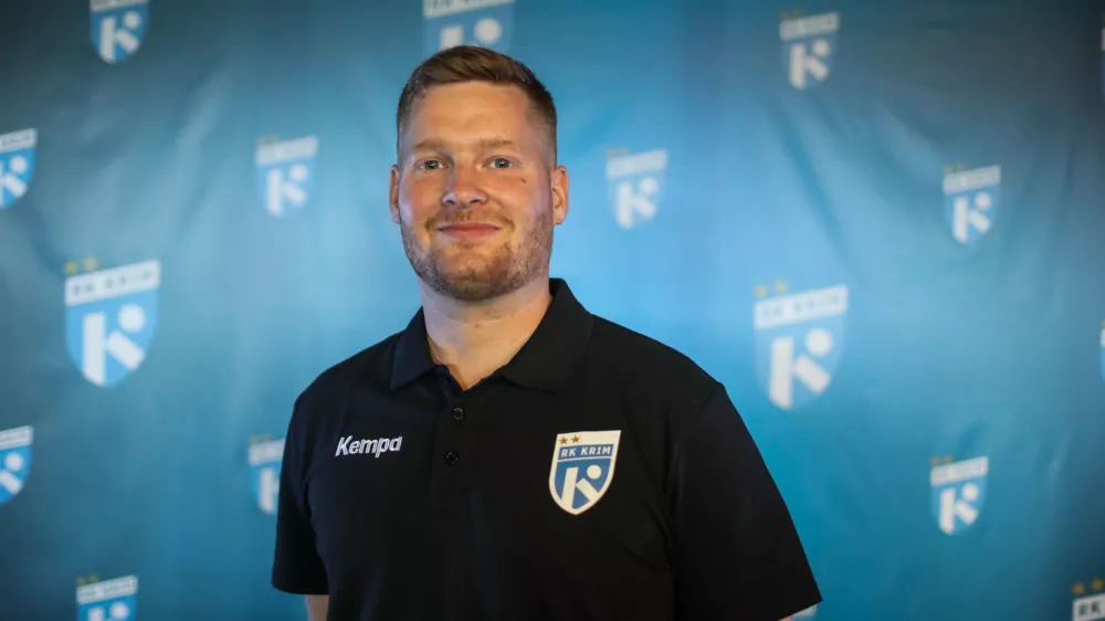 - Žiga Novak, trener,- 18.08.2025. - Predstavitev rokometne ženske ekipe RK Krim OTP group Mercator za sezono 2025/2026.//FOTO: Bojan Velikonja
