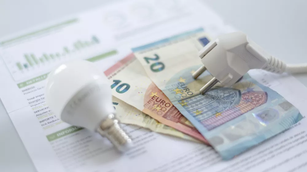 Račun za elektriko bi bil lahko manj&scaron;i. / Foto: Istock