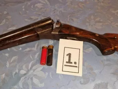 Osumljenemu krivolova so zasegli lovsko pu&scaron;ko. 