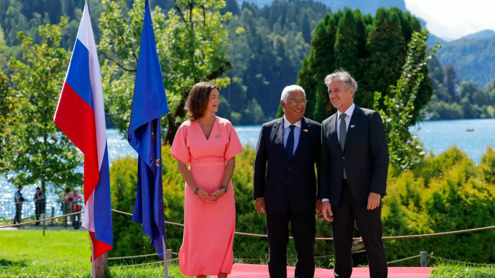 Golobovi pogledi za predsednika Costo