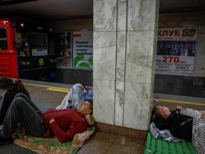 People take shelter inside a metro station during an overnight air raid alert, amid Russia's attack on Ukraine, in Kyiv, Ukraine September 3, 2025. REUTERS/Alina Smutko