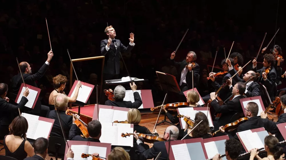 Daniel Harding, eden najbolj iskanih dirigentov dana&scaron;njega časa, skupaj s svetovno znanim Orkestrom Nacionalne akademije Sv. Cecilije iz Rima.