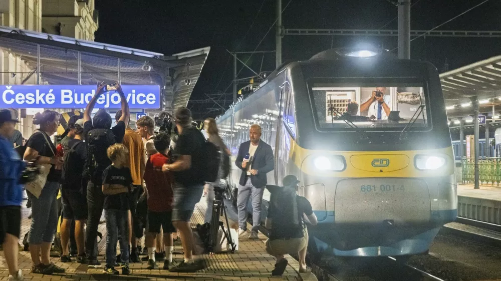 Zah&aacute;jen&iacute; provozu jednotek Pendolino z Prahy do Česk&yacute;ch Budějovic, 31. srpna 2025, Česk&eacute; Budějovice. Prvn&iacute; spoj v c&iacute;li.,Image: 1033037472, License: Rights-managed, Restrictions:, Model Release: no