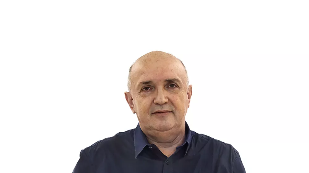 Darijan Ko&scaron;irZA ONLINE - Redakcija Dnevnik 2024 - portreti za komentarje in kolumne - kolumnisti - komentatorji &ndash; novinarji - portret //FOTO: Luka Cjuha