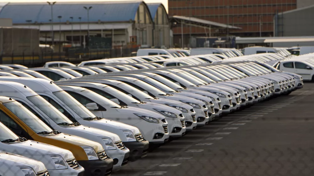 avtomobilski terminal - avtomobili- 2.9.2013 - Luka Koper, pristani&scaron;ki in logistični sistem, d.d., mednarodno tovorno koprsko pristani&scaron;če,//FOTO: Tomaž Skale