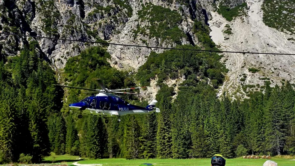 Re&scaron;evalni helikopter, policijski helikopter, nesreča v gorah, gorska nesreča, gore, GRZS, re&scaron;evanjeFoto: PU Kranj