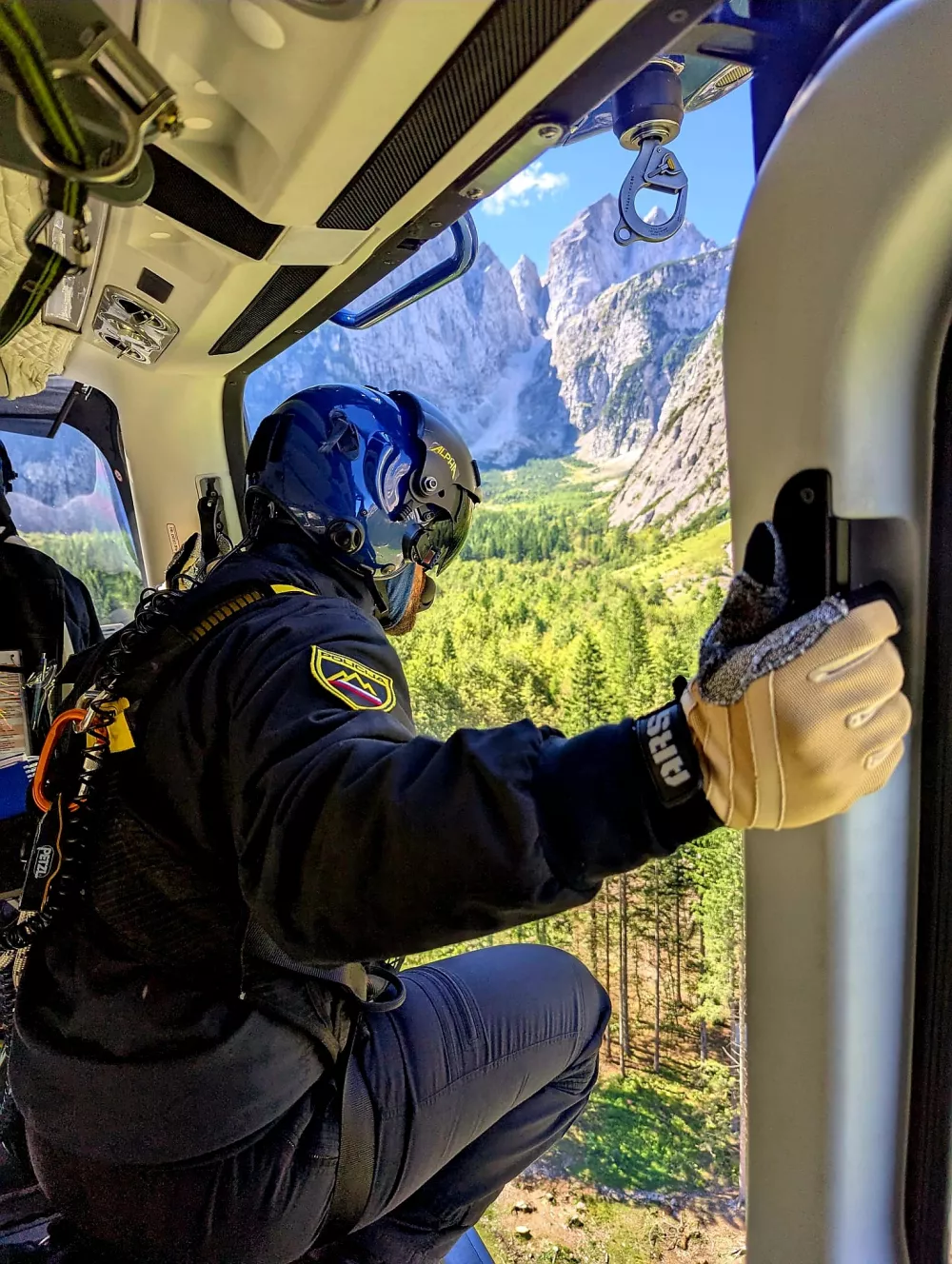 Re&scaron;evalni helikopter, policijski helikopter, nesreča v gorah, gorska nesreča, gore, GRZS, re&scaron;evanjeFoto: PU Kranj