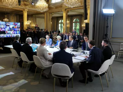 French President Emmanuel Macron and Ukrainian President Volodymyr Zelenskiy chair the Coalition of the Willing Summit at Elysee presidential palace in Paris, France, September 4, 2025. Ludovic Marin/Pool via REUTERS