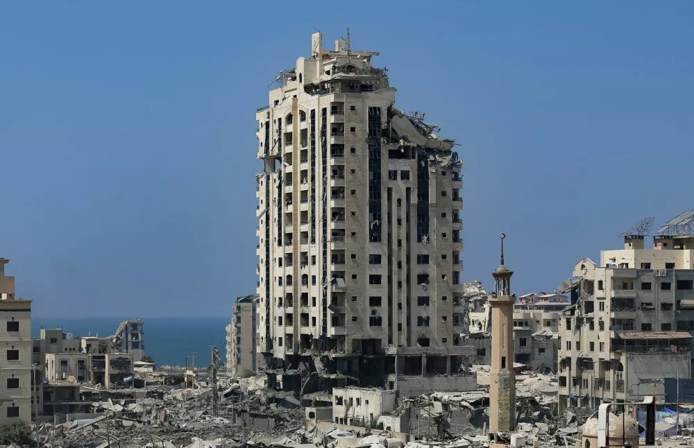 A damaged building stands ahead of an Israeli strike, in Gaza City, September 5, 2025. REUTERS/Dawoud Abu Alkas