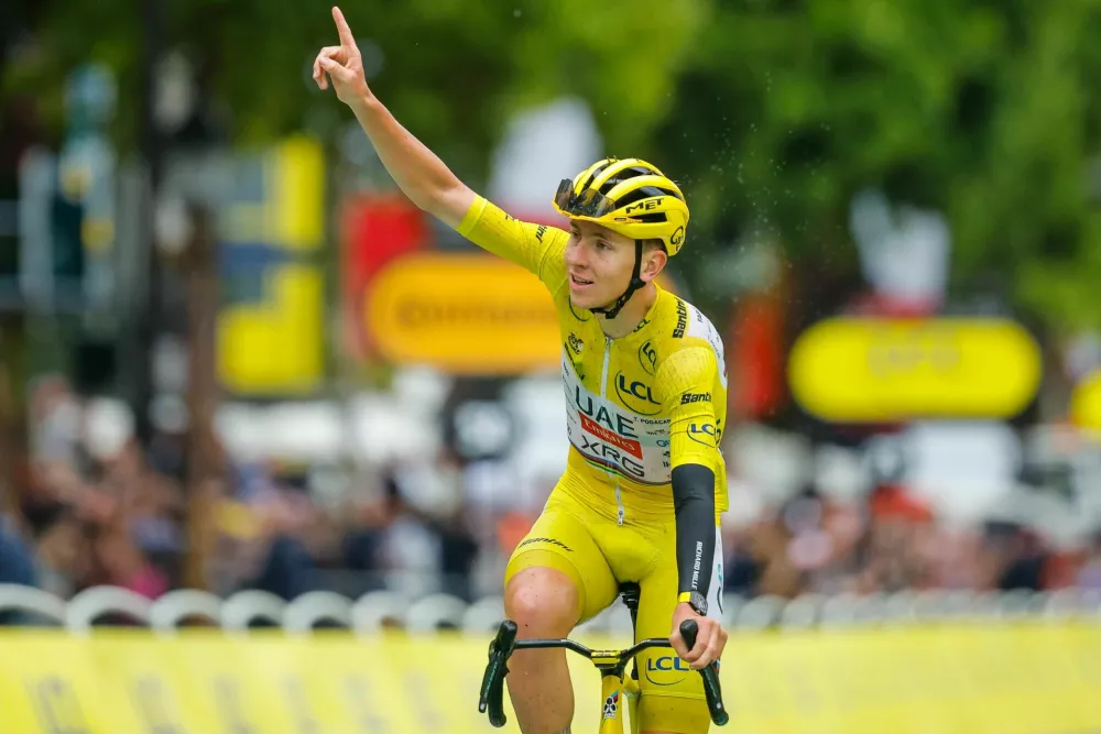 Francija, Pariz.Kolesarska dirka po Franciji, 21. etapa: Mantes-la-Ville - Pariz (132,3 km).Zmagovalec dirke po Franciji Tadej Pogacar. / Foto: Anze Malovrh/sta