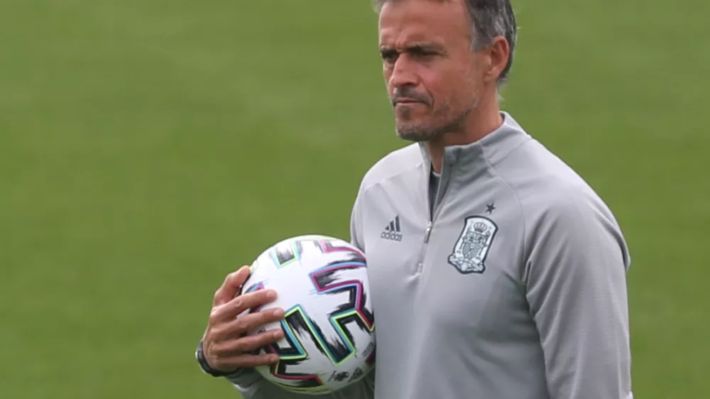 FILED - 22 June 2021, Spain, Las Rozas: Spanish National team coach Luis Enrique walks across the pitch during a training session of the team, ahead of Wednesday's UEFA Euro 2020 Group E soccer match against Slovakia. Photo: Cezaro de Luca/dpa