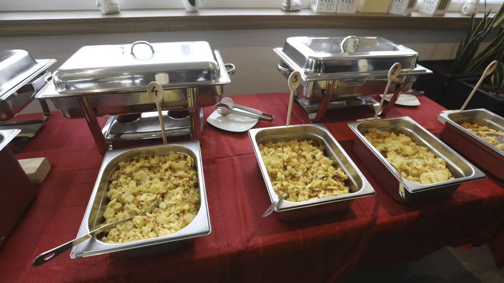 09.12.2023 - Dru&scaron;tvo za priznanje praženega krompirja Kot samostojne jedi - O&scaron;tarija Prigo - pražen krompirFOTO: Luka Cjuha