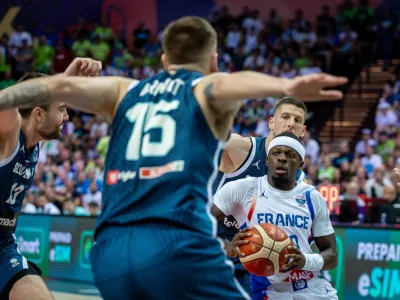 Basketball - FIBA EuroBasket 2025 - Group Phase - France v Slovenia - Spodek, Katowice, Poland - August 30, 2025 France's Sylvain Francisco in action Agencja Wyborcza.pl via REUTERS/Grzegorz Celejewski THIS IMAGE HAS BEEN SUPPLIED BY A THIRD PARTY. POLAND OUT. NO COMMERCIAL OR EDITORIAL SALES IN POLAND.