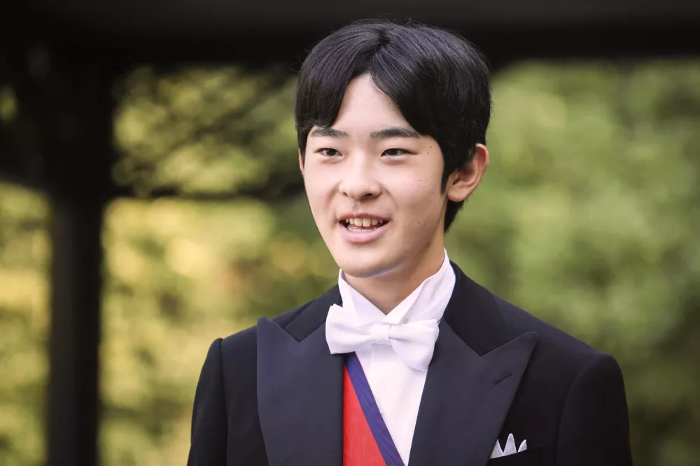 Japan's Prince Hisahito, son of Crown Prince Akishino, speaks to reporters in front of his residence in Tokyo after his coming-of-age rituals Saturday, Sept. 6, 2025. (Japan Pool/Kyodo News via AP) / Foto: 