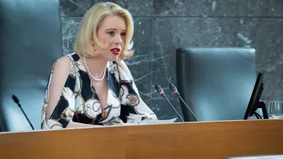 Ljubljana, DZ.Izredna seja DZ, na kateri so med drugim obravnavali novelo zakona o upravljanju javnega potniskega prometa, predlog sprememb zakona o varstvu pred naravnimi in drugimi nesrecami in novelo stanovanjskega zakona.Predsednica DZ Urska Klakocar Zupancic.