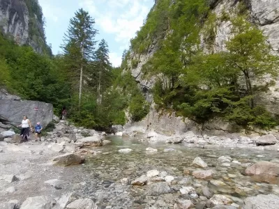 Krni&scaron;ka soteska je impresivna naravna znamenitost na avstrijskem Koro&scaron;kem v dolini Zilja, le nekaj kilometrov južno od &Scaron;mohorja.