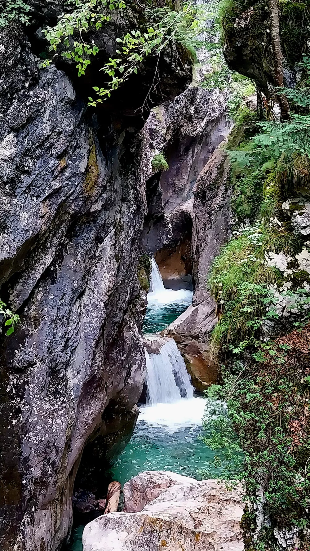 Skozi zgodovino si je izpod Krni&scaron;kih skal hudourni&scaron;ki potok Krnica izdolbel pot do Ziljske doline.