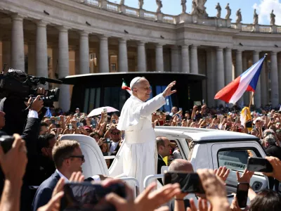 Pope Leo XIV greets the faithful from the popemobile, after a Holy Mass for the canonisation of Carlo Acutis, a British-born Italian boy who became the first millennial to be made a Catholic saint, and Pier Giorgio Frassati, in St. Peter's Square at the Vatican, September 7, 2025. REUTERS/Matteo Minnella