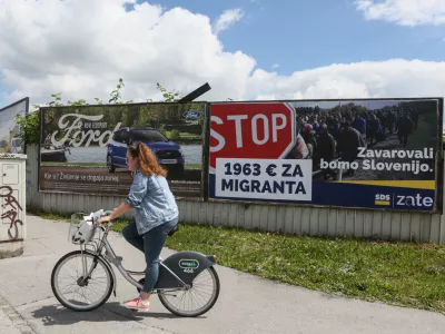 - 17.05.2018 &ndash; &ndash; Parlamentarne volitve 2018 - predvolilni jumbo plakat SDS z napisom Stop migrantom -   //FOTO: Luka Cjuha.