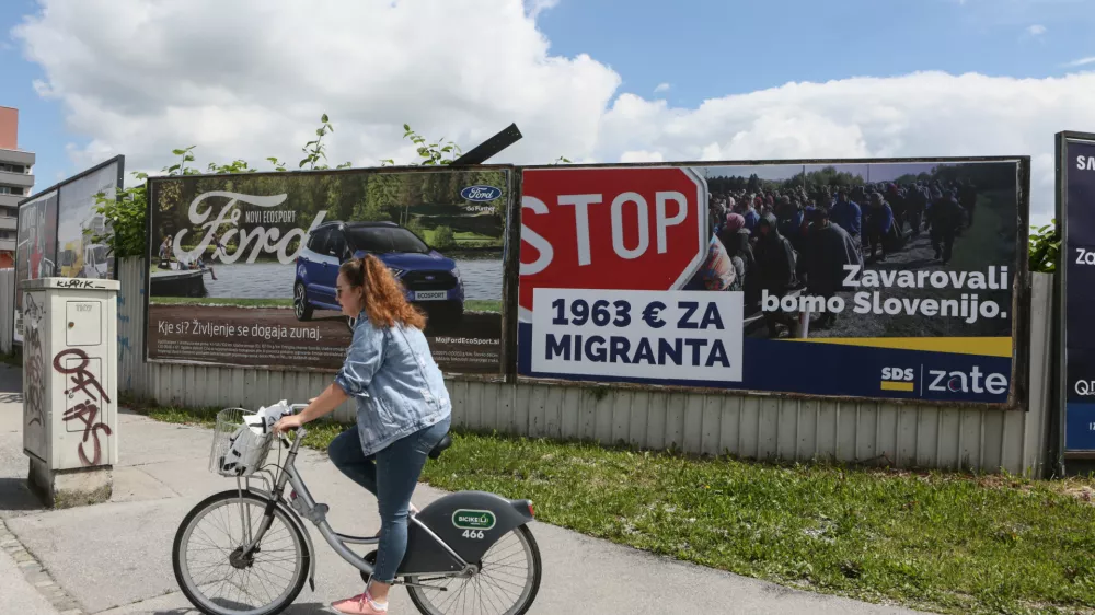 - 17.05.2018 &ndash; &ndash; Parlamentarne volitve 2018 - predvolilni jumbo plakat SDS z napisom Stop migrantom -   //FOTO: Luka Cjuha.