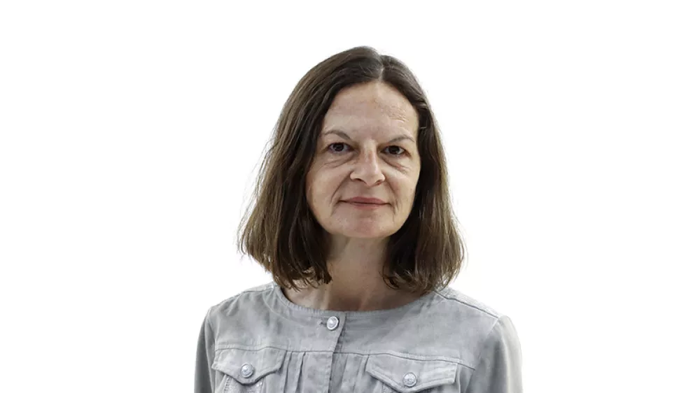 Ingrid MagerZA ONLINE - Redakcija Dnevnik 2024 - portreti za komentarje in kolumne - kolumnisti - komentatorji &ndash; novinarji - portret //FOTO: Luka Cjuha