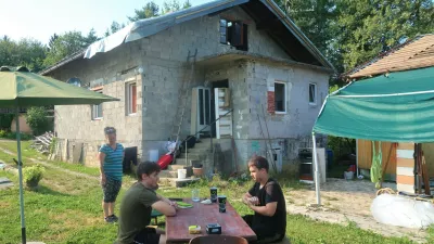 Iskrica, družina Zabukovnik, Vinarje pri Slovenski Bistrici. Toča ji je uničila streho in notranjost hi&scaron;e. Foto: Tatjana Pihlar / Foto: Tatjana Pihlar 