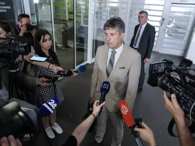 Borut Sajovic- 30.06.2025 - Koalicijski partnerji se bodo pri premierju Robertu Golobu sestali na t.i. mini koalicijskem vrhu. Golob bo po nedavnem sprejetju deklaracije o zvi&scaron;anju obrambnih izdatkov članic Nata na pet odstotkov BDP do leta 2035 stranki SD in Levico, ki sta podpori dogovoru nasprotovali, podrobneje seznanil s potekom pogajanj in koraki pri pripravi akcijskega načrta glede investicij za izpolnitev ciljev na področje obrambe//FOTO: Jaka Gasar